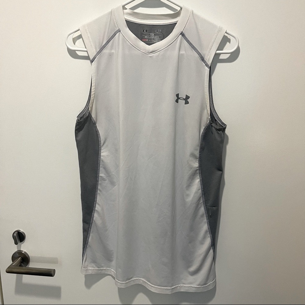 Small Under Armour cutoff, hardly worn